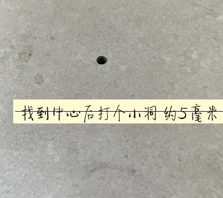 策勒瓷砖空鼓维修公司专业解答在瓷砖铺贴过程中，如果砂料搅拌不均匀，将会带来以下问题